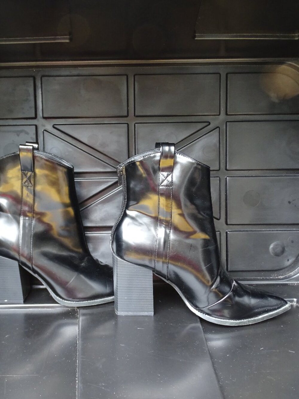 Wild Diva Lounge Glossy Black Pointed Toe Heeled Boots Size 8.5